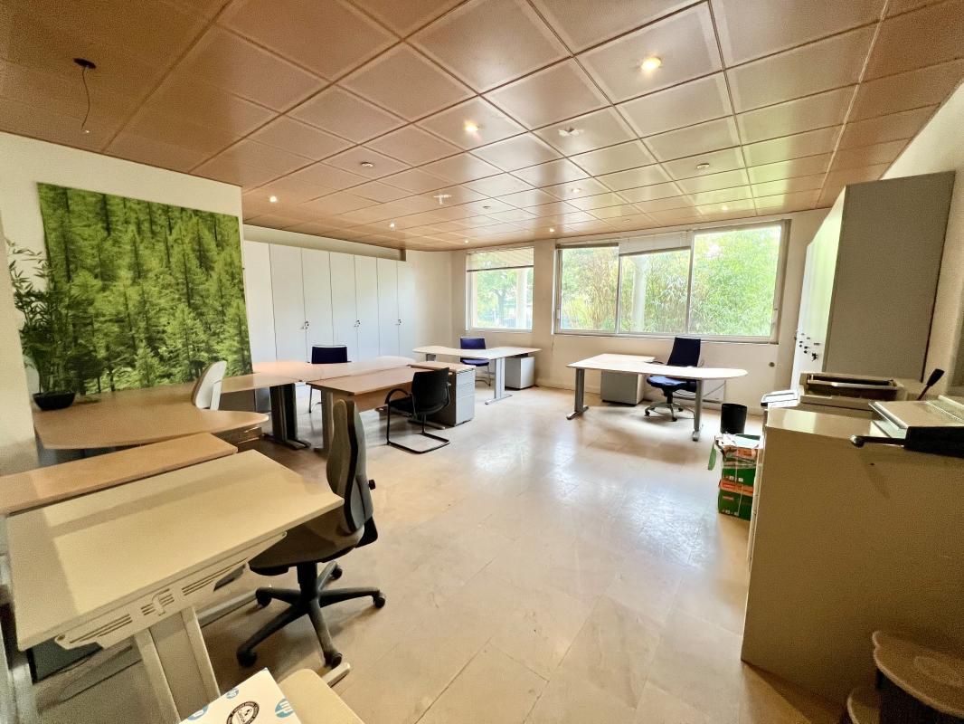 Vente entrepôts 3200 m² divisibles à partir de 322 m²