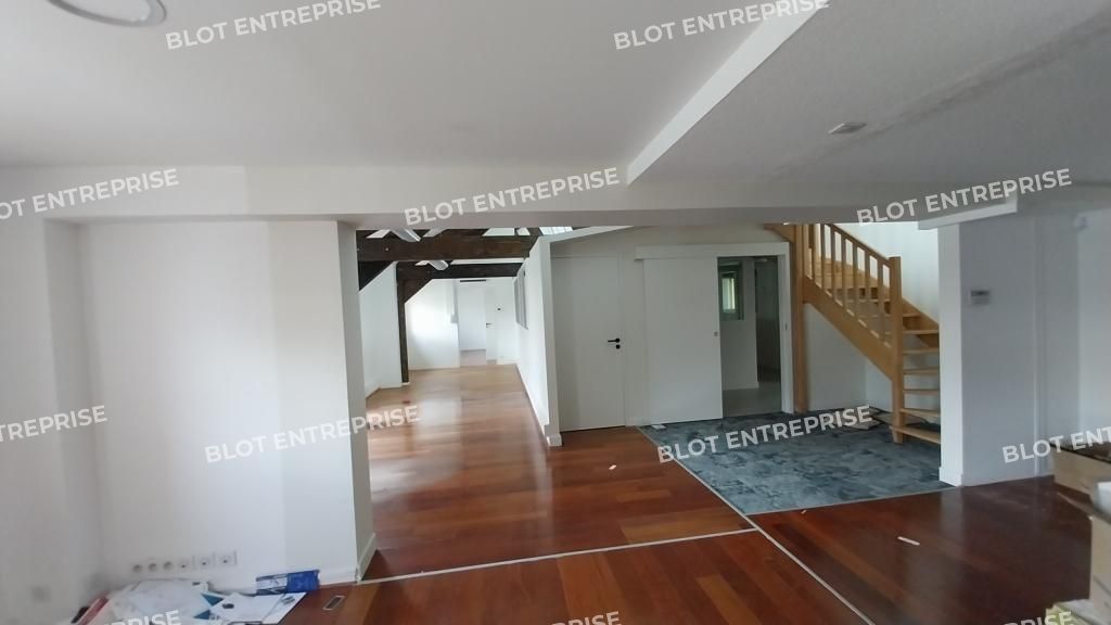 Location bureaux 200 m² non divisibles