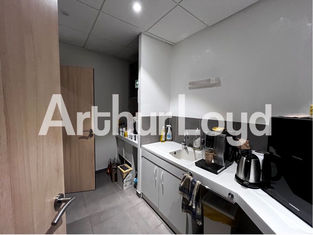 Location bureaux 118.00 m² à HEROUVILLE SAINT CLAIR