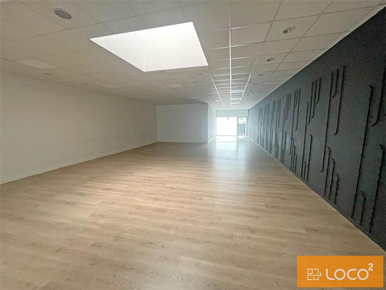 Location local commercial 150.00 m² à SAINT SULPICE LA POINTE