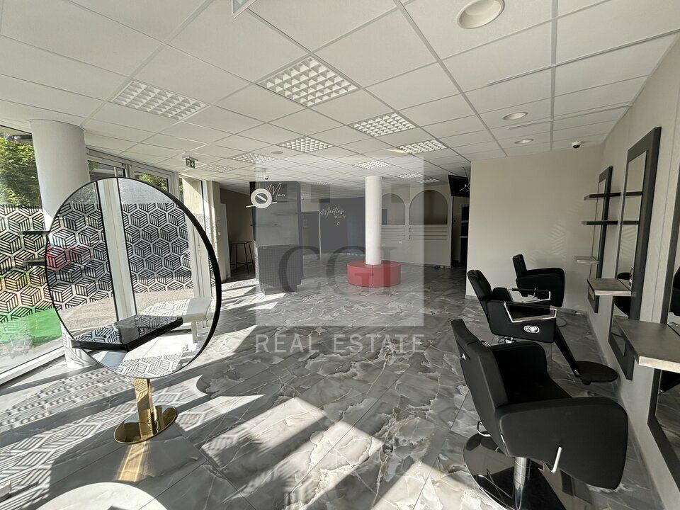 À LOUER – LOCAL COMMERCIAL NEUF DE 151 m² – LA VERPILLIÈRE / CENTRE-VILLE