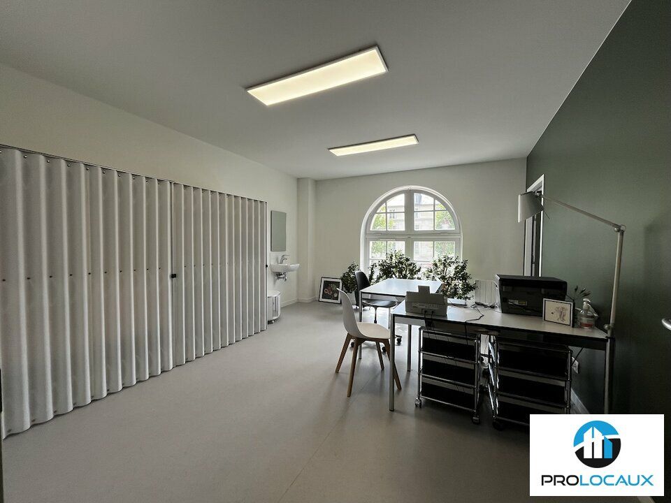 Location local professionnel 27 m² non divisibles