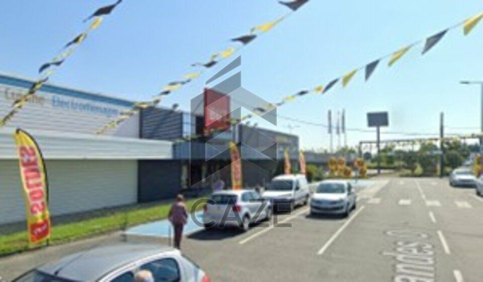 A LOUER LOCAUX COMMERCIAUX - SAINT GAUDENS