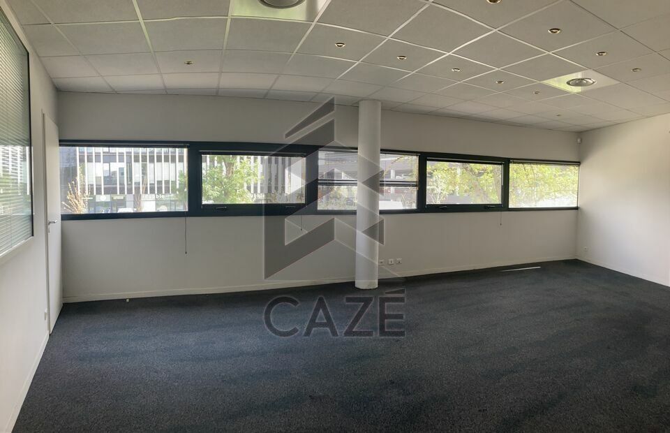 Location bureaux 550.03 m² divisibles à partir de 153 m²