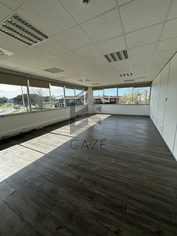 Location bureaux 430.79 m² divisibles à partir de 160 m²