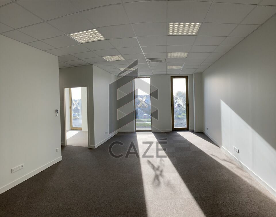 BUREAUX A LOUER DISPONBILES - SAINTES - PROCHE AUTOROUTE 