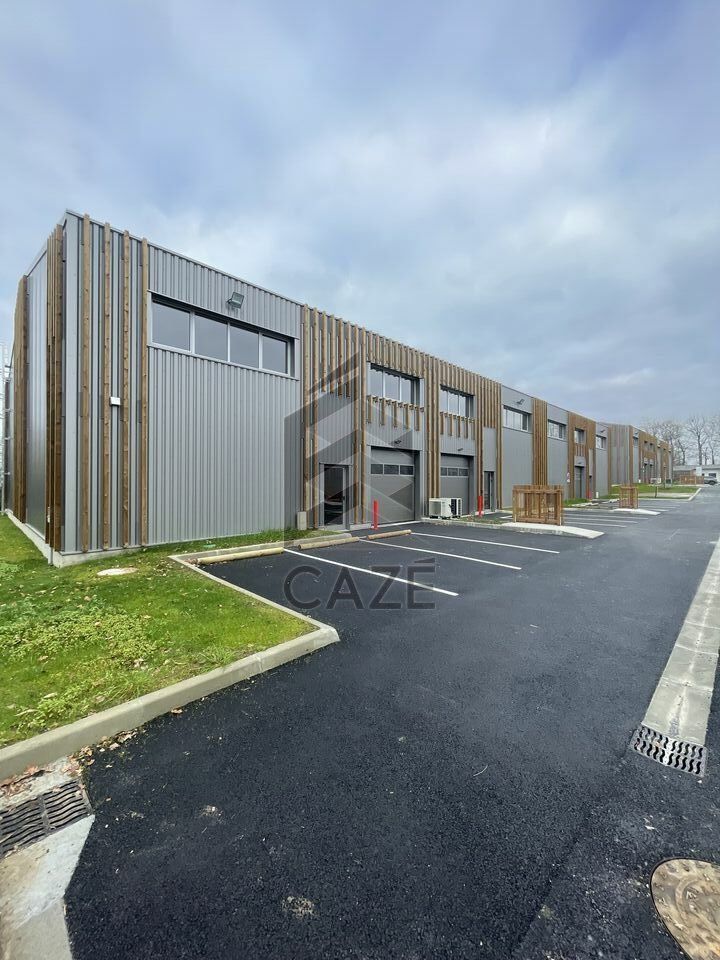 Location local d''activites 1986 m² divisibles à partir de 326 m²