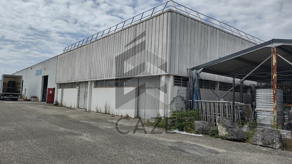 Location local d''activites 800 m² non divisibles