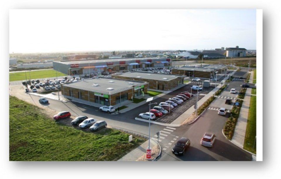Location local commercial 975 m² non divisibles
