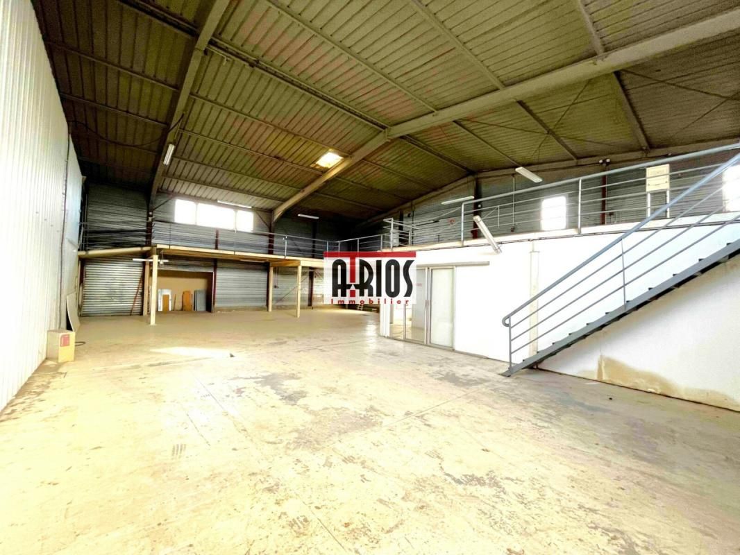 Vente entrepôts 1710 m² non divisibles