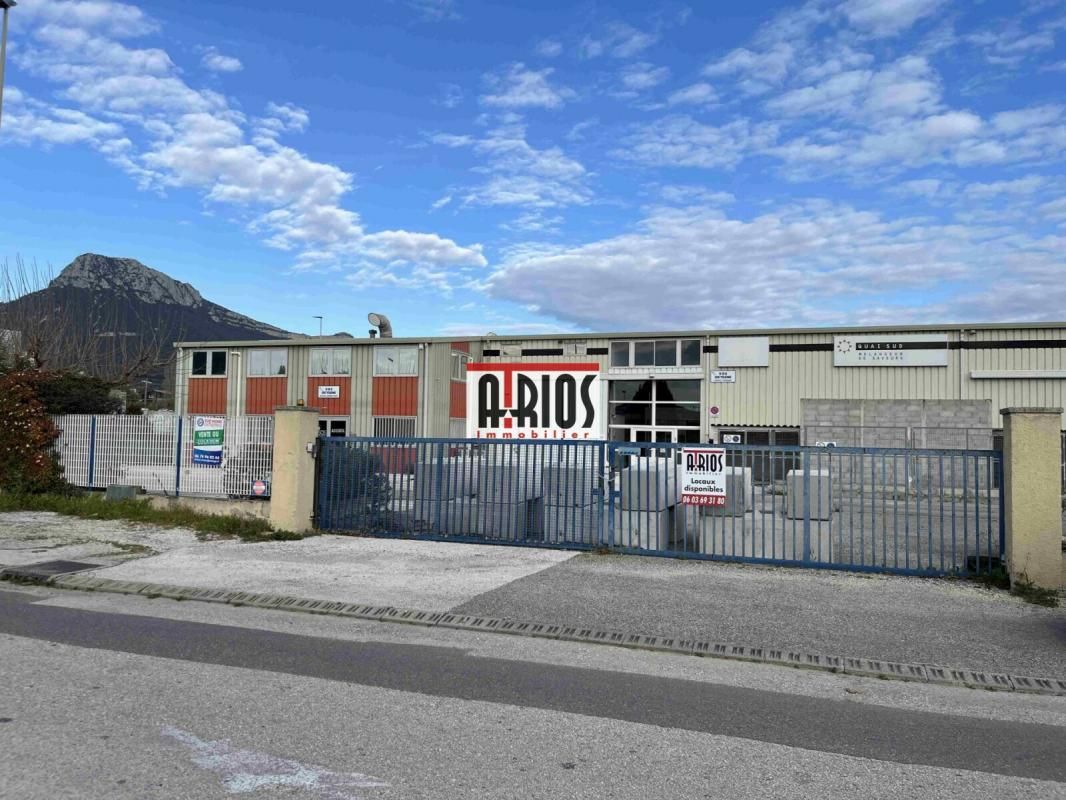 Vente entrepôts 1710 m² non divisibles