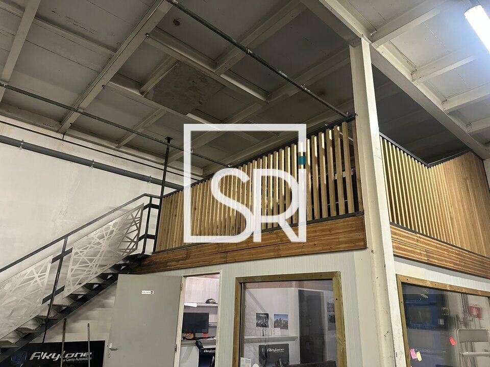 VENTE LOCAL D'ACTIVITÉ / ENTREPÔT – 03270 SAINT-YORRE