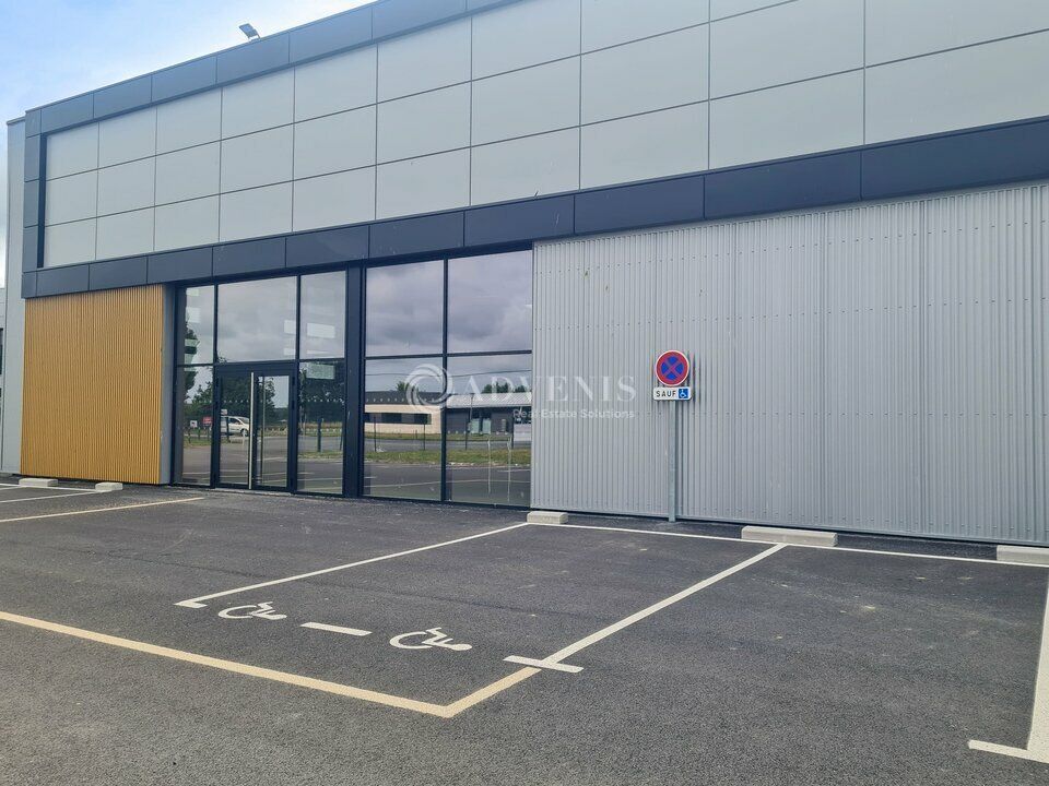 Location local commercial 1050 m² non divisibles