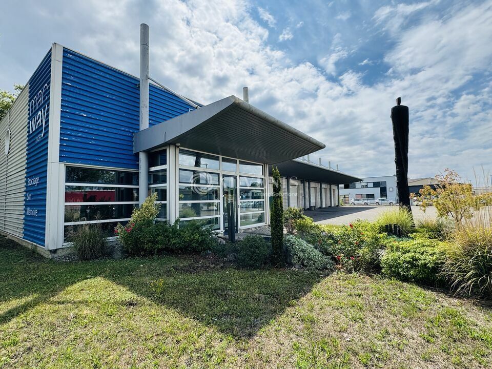 Location local d''activites 2500 m² non divisibles