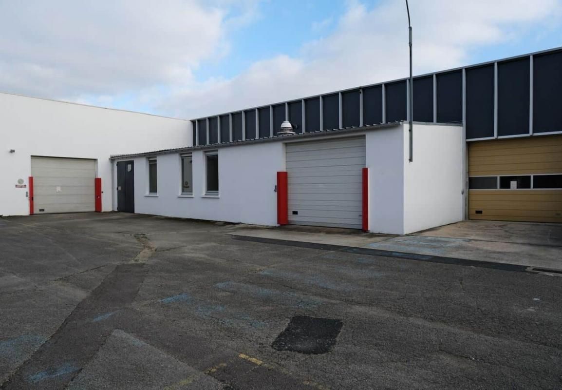 Vente entrepôts 6635 m² non divisibles