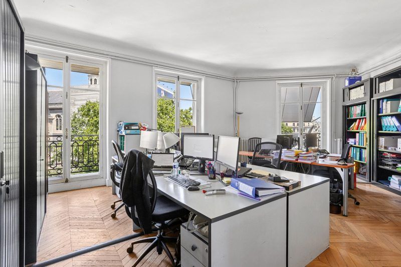 588 m² pour ce bureaux en location à Paris
