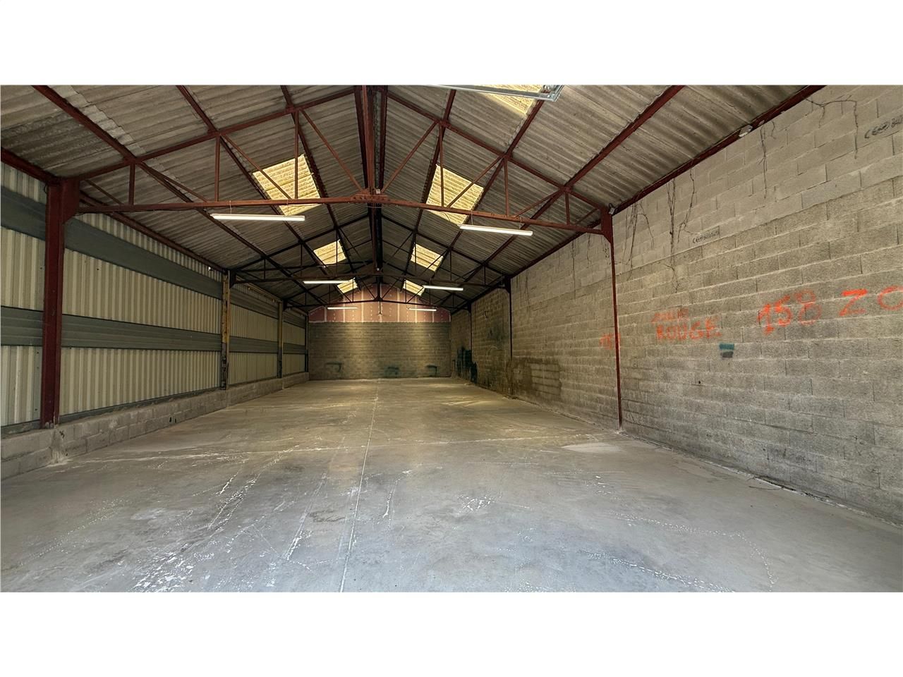 Location entrepots 233 m² non divisibles