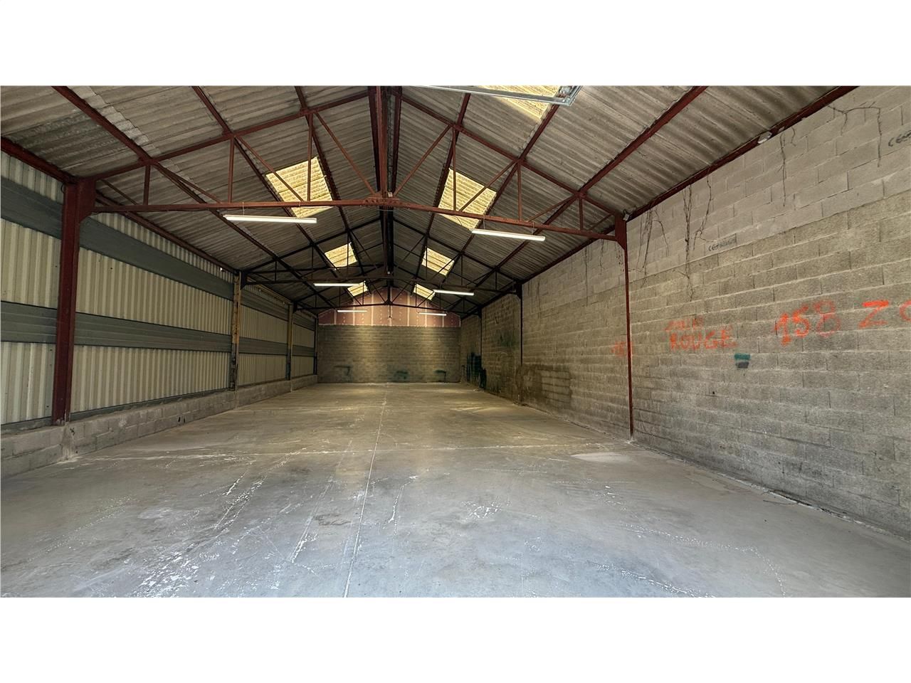 Location entrepots 233 m² non divisibles