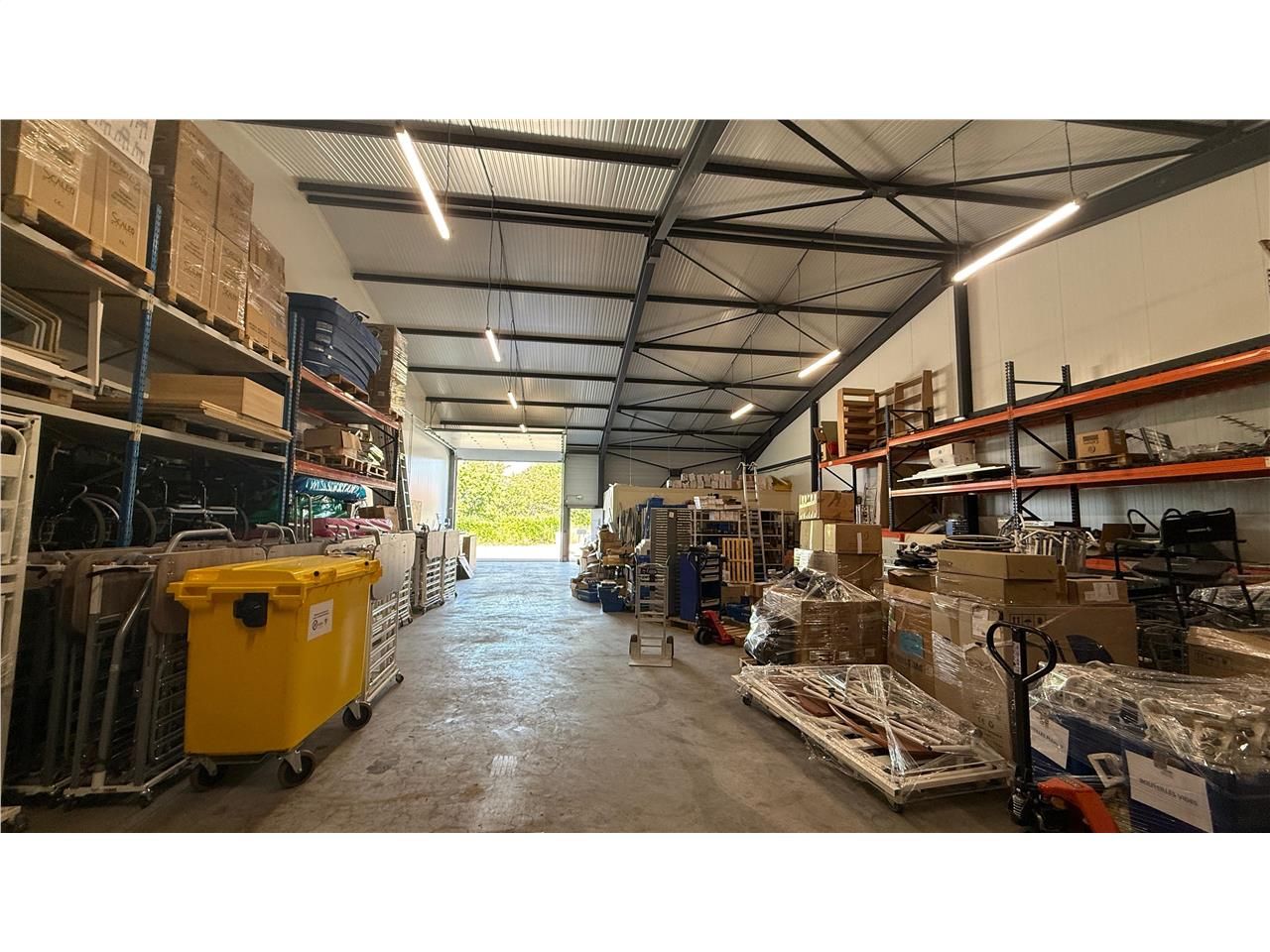 Location entrepots 286 m² non divisibles