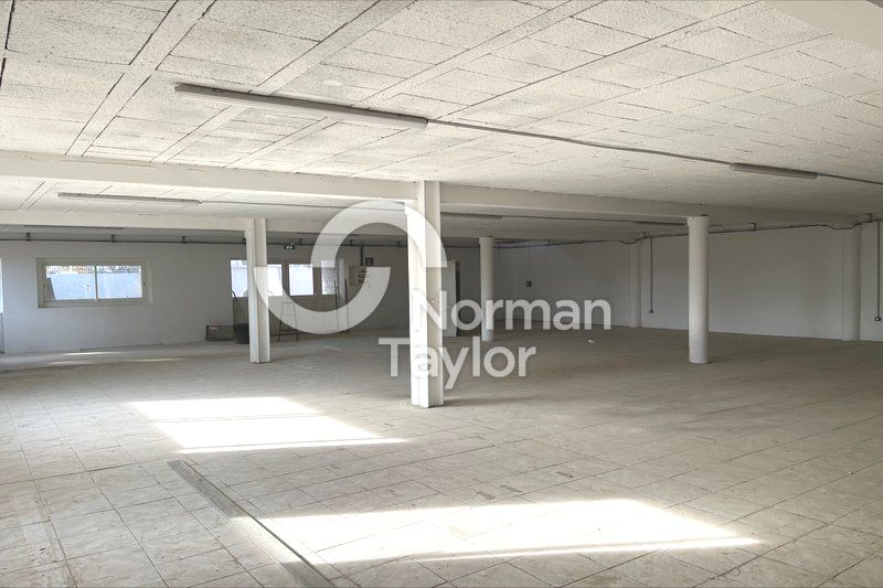 Local mixte de 675 m² à louer - Saint Jean de Védas