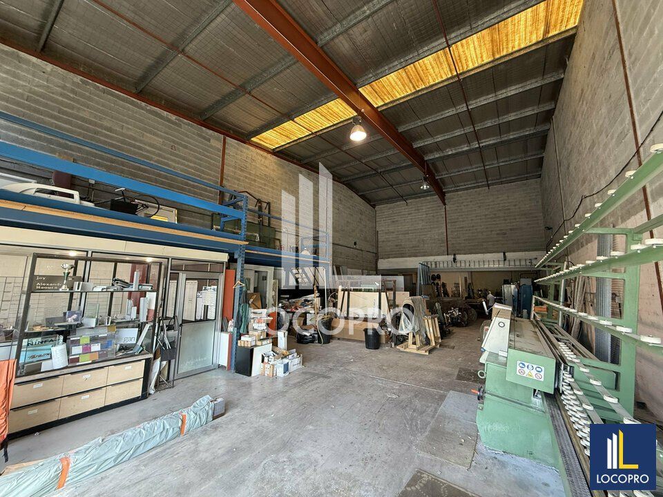 Location activité/entrepôt - 330 m²
