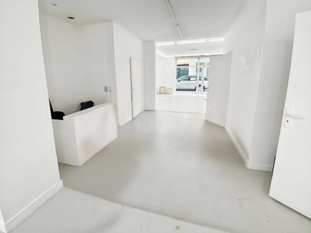 Location local commercial 79 m² non divisibles