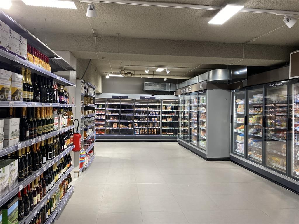 Location local commercial 1042 m² non divisibles