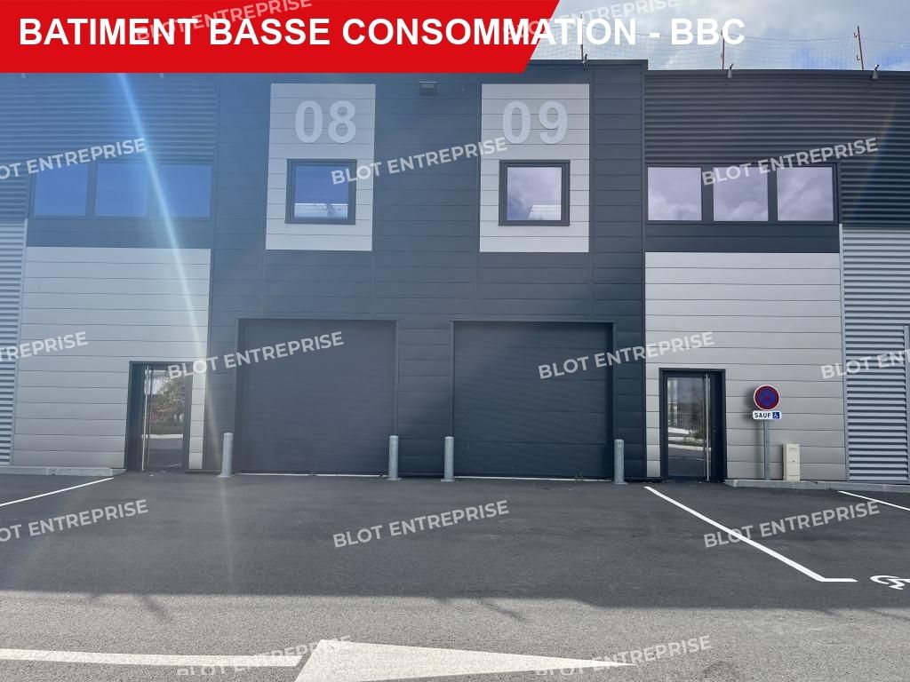Location entrepôts 331 m² non divisibles