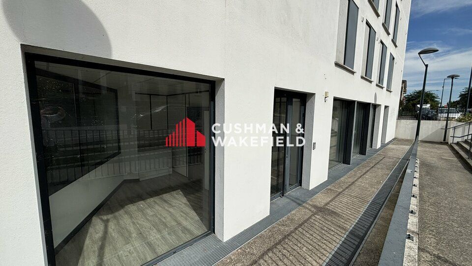 Vente local commercial 240.55 m² non divisibles