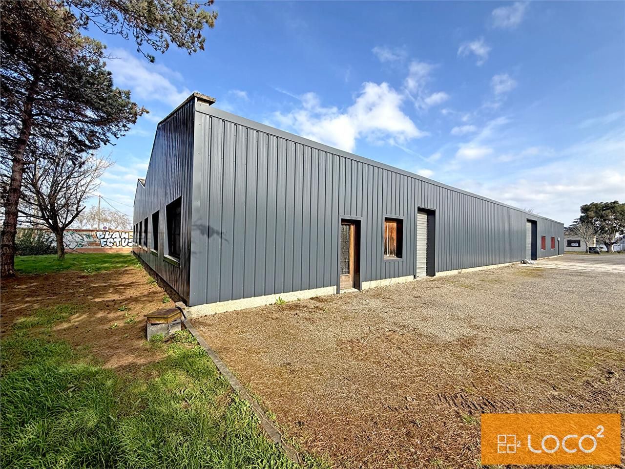 Location local 438.00 m² à LESPINASSE