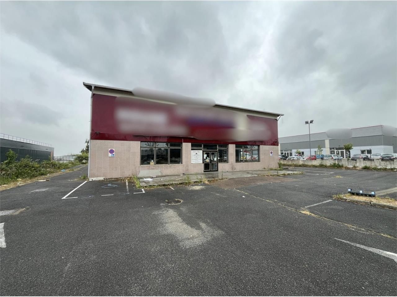 Location local commercial 780 m² à Rambouillet