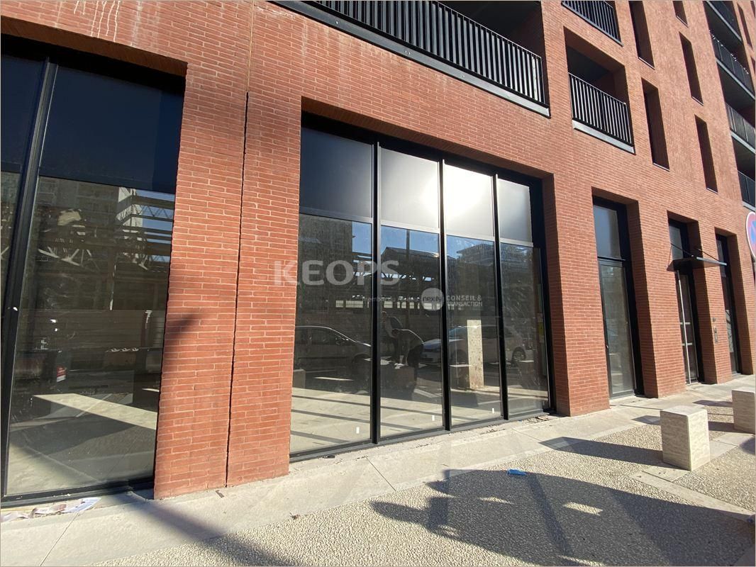 Location Commerce/boutique 105 m² non divisibles