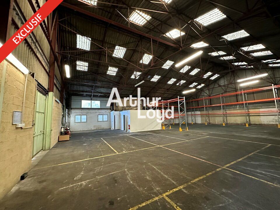 Location local d''activites 490 m² divisibles à partir de 200 m²