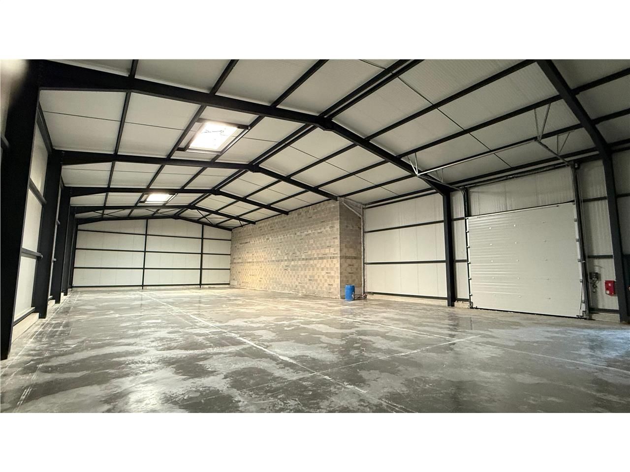 Vente entrepots 475 m² non divisibles