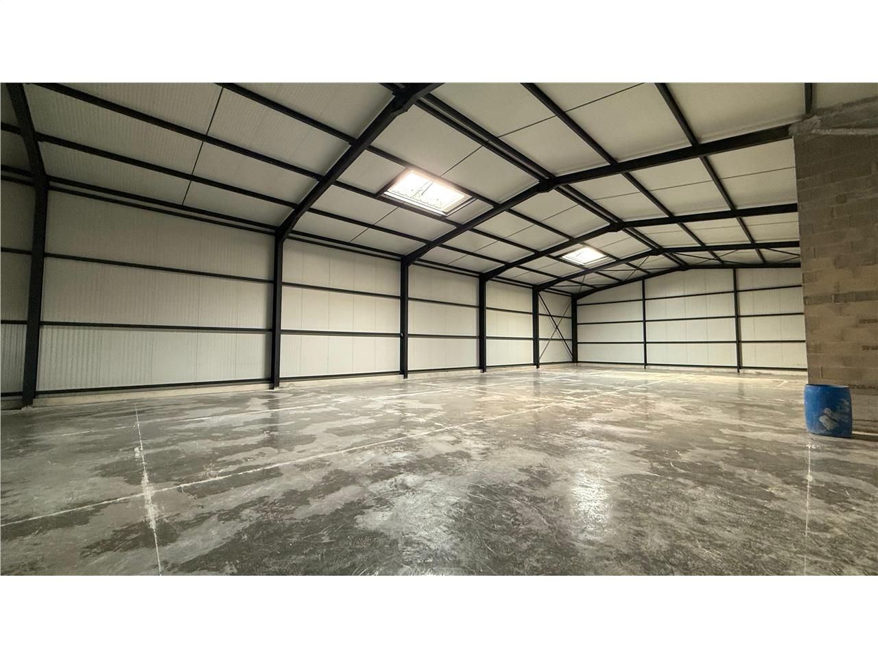 Vente entrepots 475 m² non divisibles