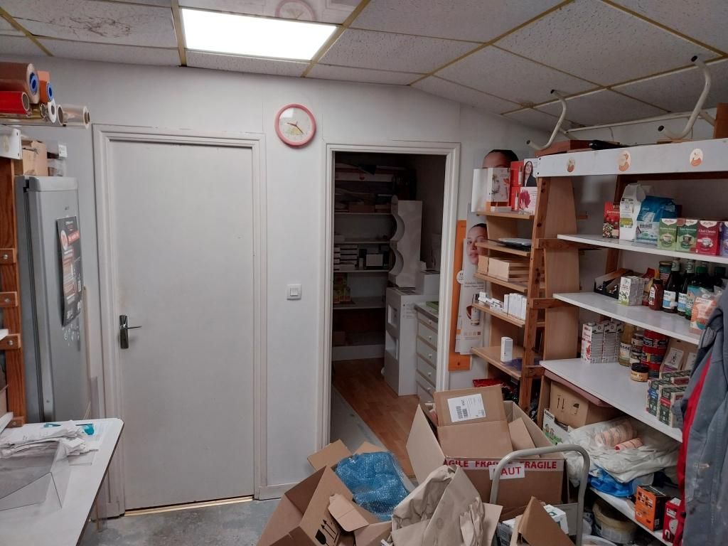 Location local commercial 85 m² non divisibles