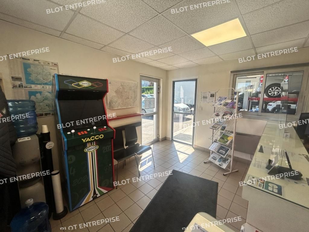 Location entrepôts 800 m² non divisibles