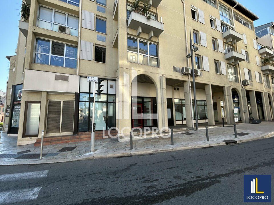 A LOUER - LOCAL COMMERCIAL - 146 M2 - CANNES LA BOCCA