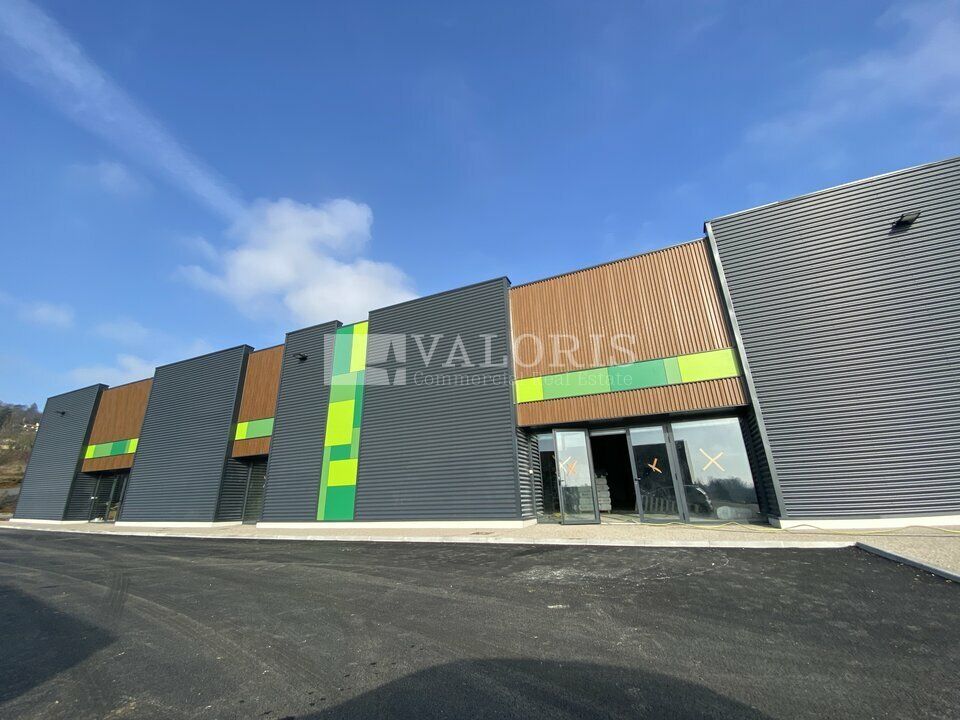 Location local commercial 1024 m² non divisibles