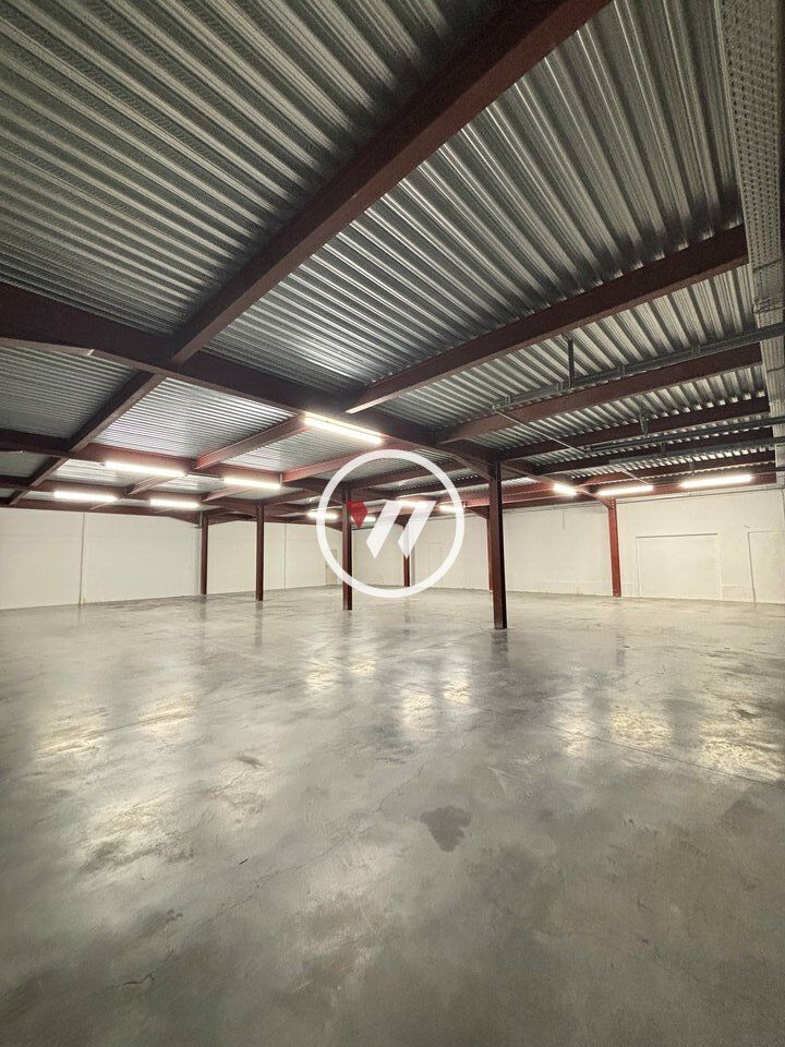 Location local d''activites 500 m² divisibles à partir de 183 m²