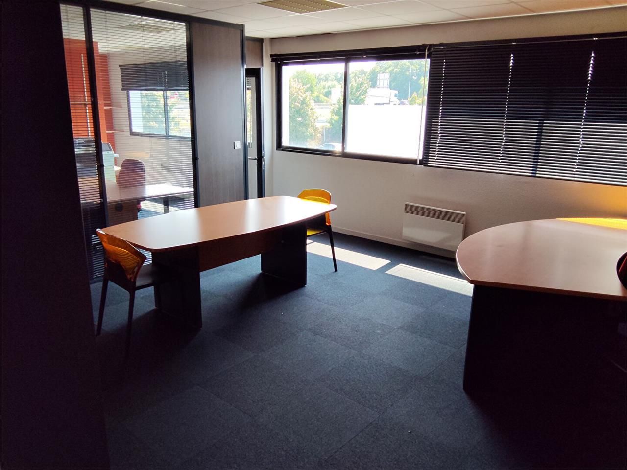 Location bureaux 200.00 m² à LIMOGES