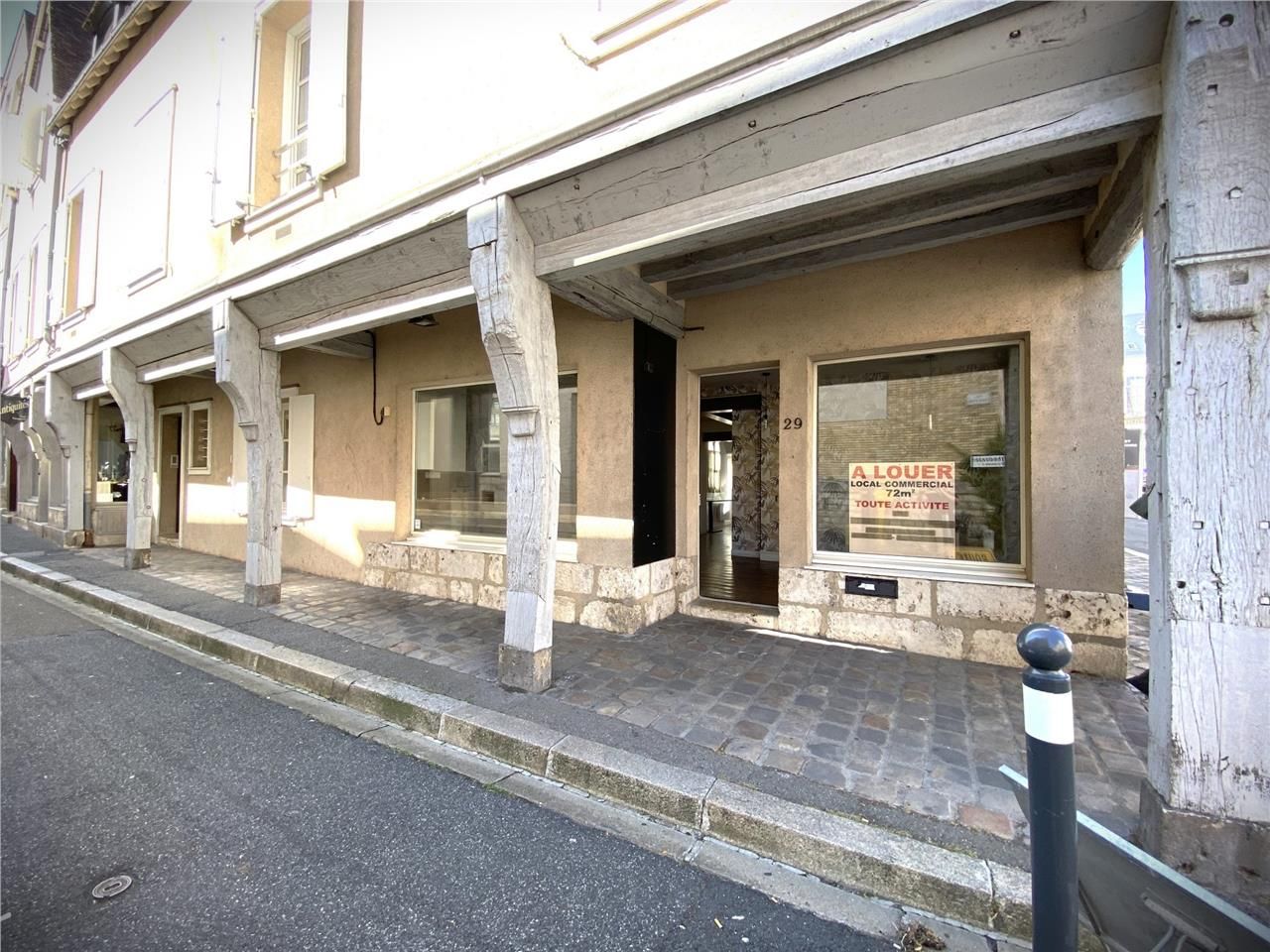 Location local 72 m² à Chartres