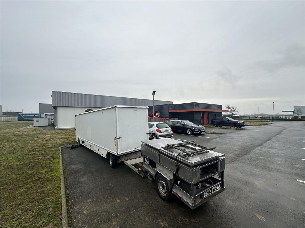 Vente local 1152 m² à Gellainville