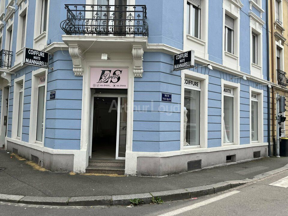 Location local commercial 79 m² non divisibles