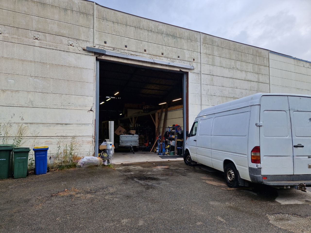 exclusif a louer - local de stockage + bureau