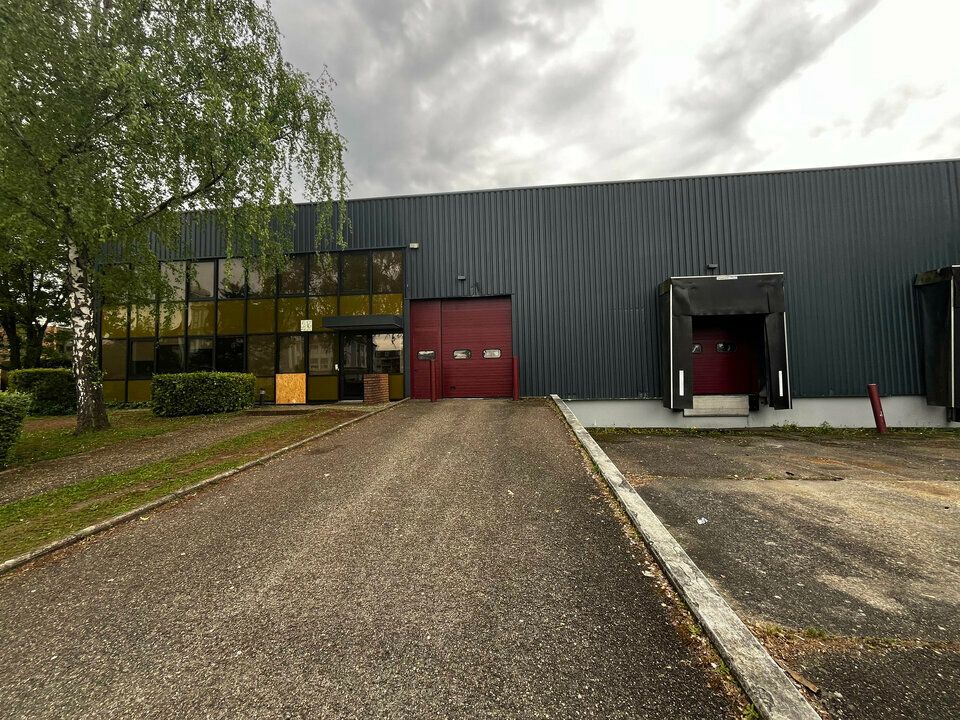 Location local d''activites 1517 m² divisibles à partir de 673.4 m²