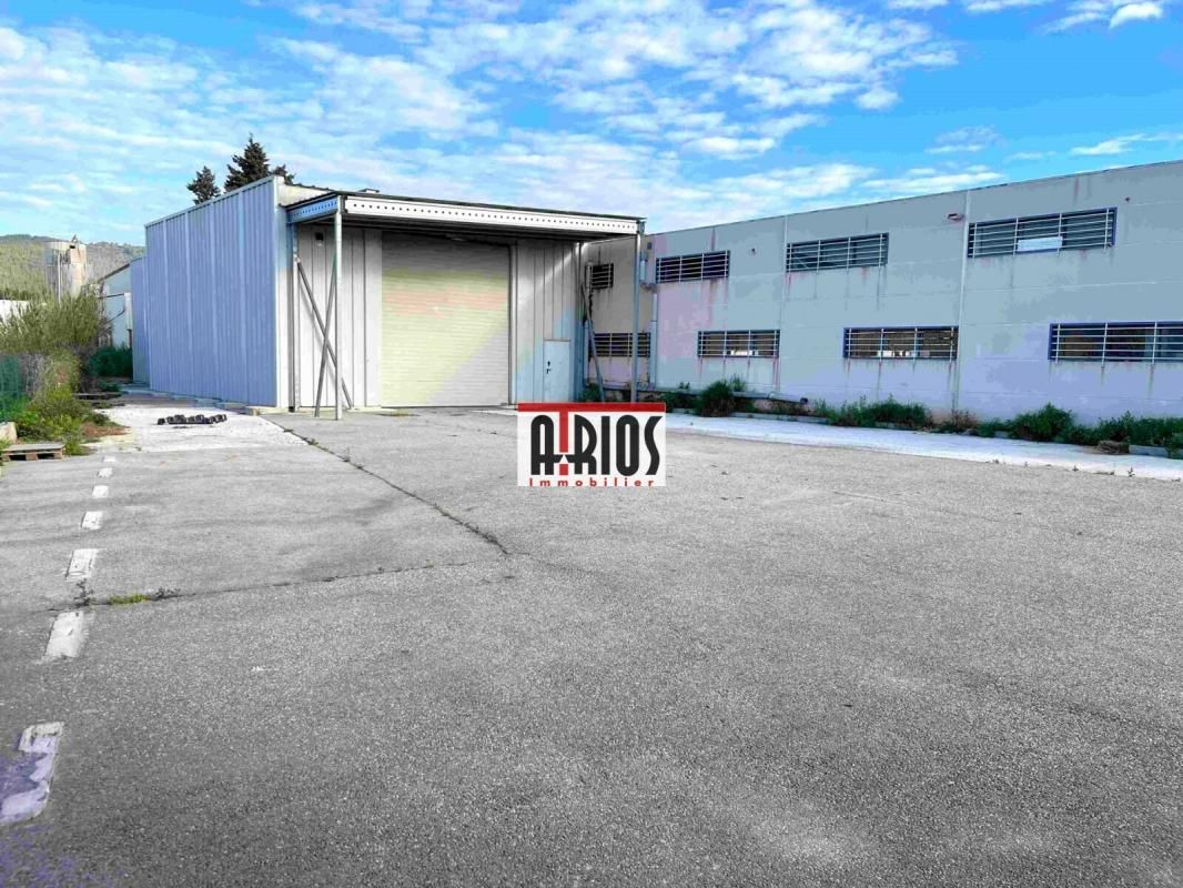 Vente entrepôts 1915 m² non divisibles