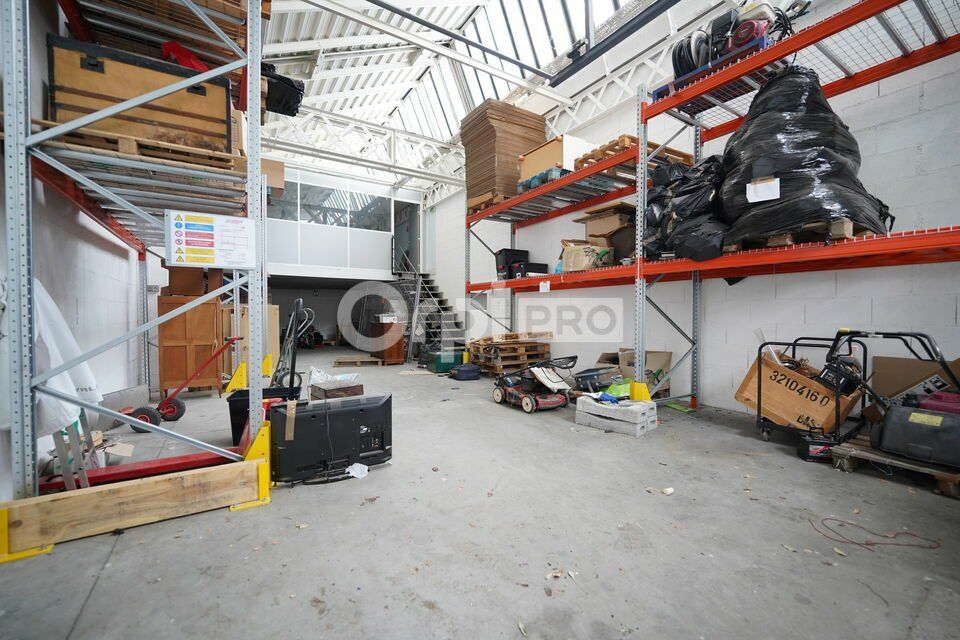 Location local d''activites 524 m² divisibles à partir de 120 m²