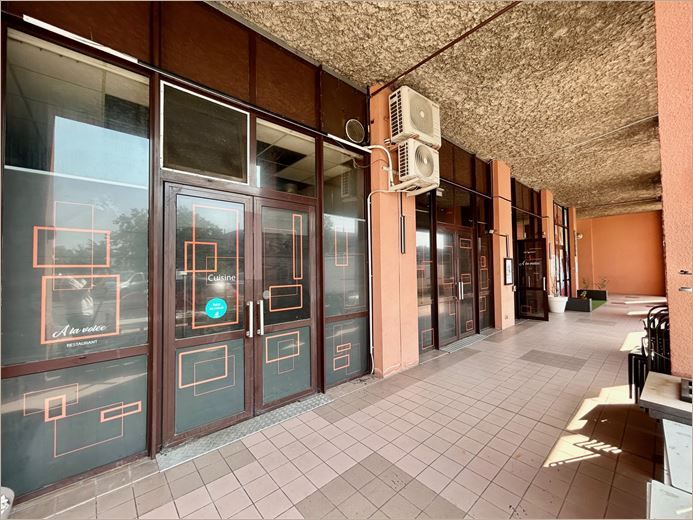 Location Commerce/boutique 110 m² non divisibles