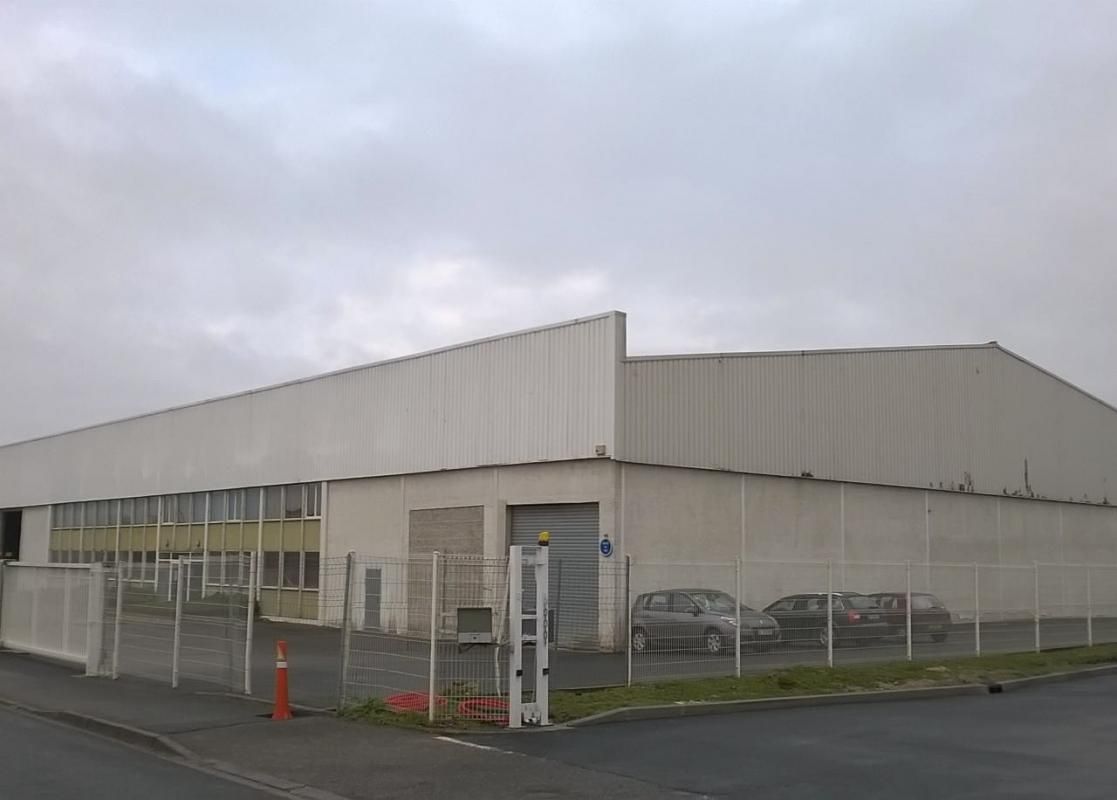 Location entrepôts 2150 m² non divisibles